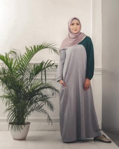 Read more about the article Tips Memilih Baju Lebaran untuk Wanita Berhijab yang Tetap Nyaman
